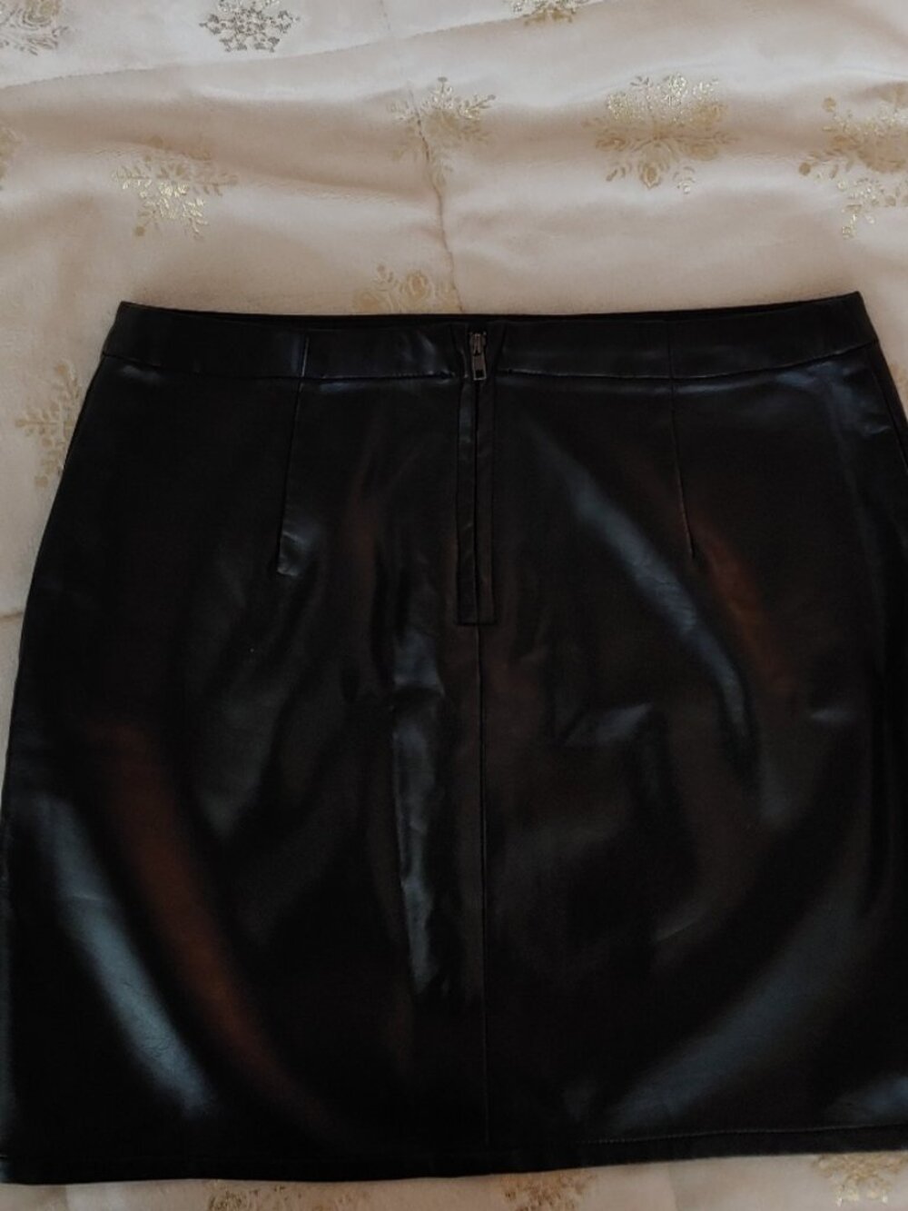 Mini skirt. - Picture 2 of 2